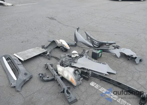 2015 Toyota Rav4 Xle z USA, uszkodzony, nr VIN JTMWFREV2FJ035188